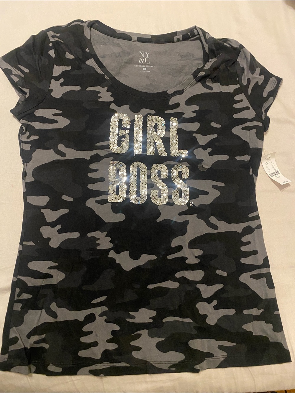 New York & Company Black & Gray Camo 'GIRL BOSS' Sequin Tee Size L